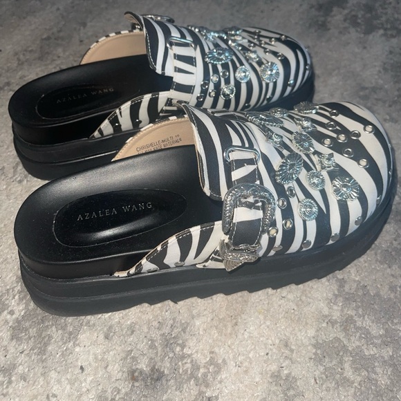 Platform Clogs - Picture 2 of 3